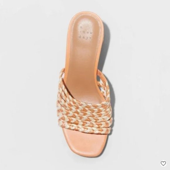 Universal Thread Tan and Cream Heeled Sandals - Picture 5 of 10